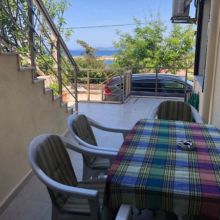 Teras butik apart Karaburun  Luaran gambar