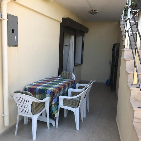 Teras butik apart Karaburun  Luaran gambar