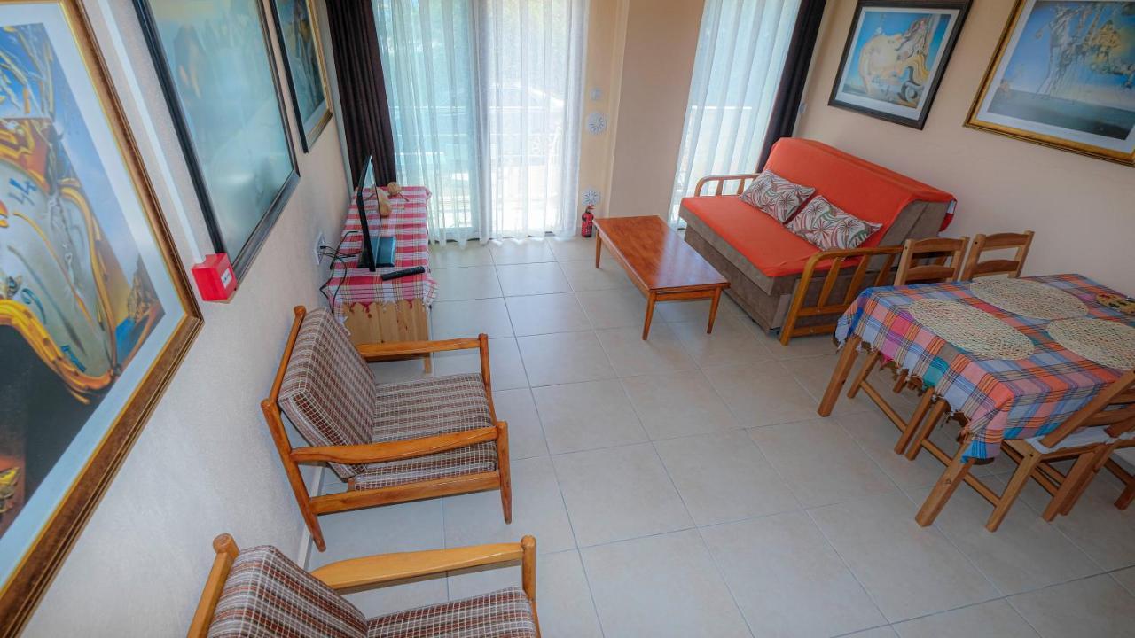 Teras butik apart Karaburun  Luaran gambar