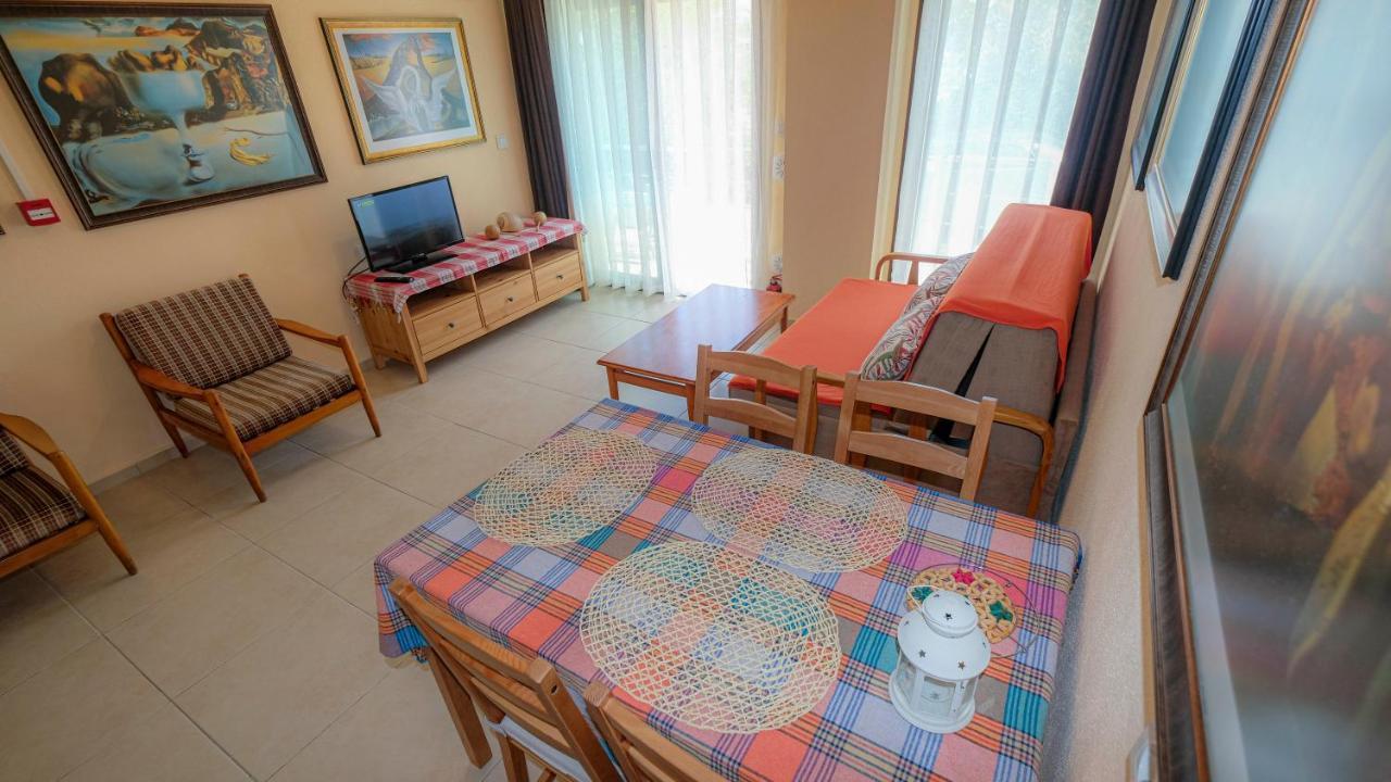 Teras butik apart Karaburun  Luaran gambar