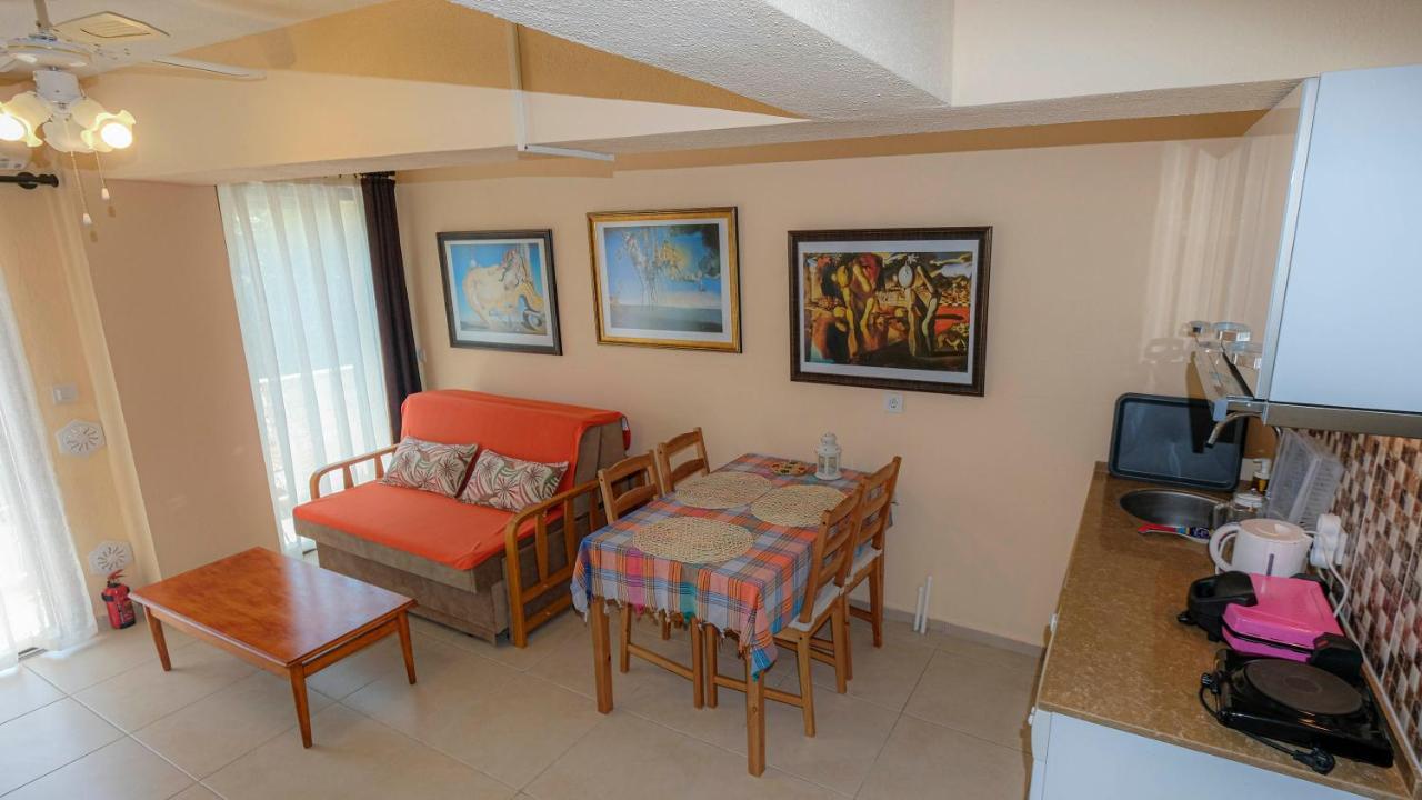Teras butik apart Karaburun  Luaran gambar