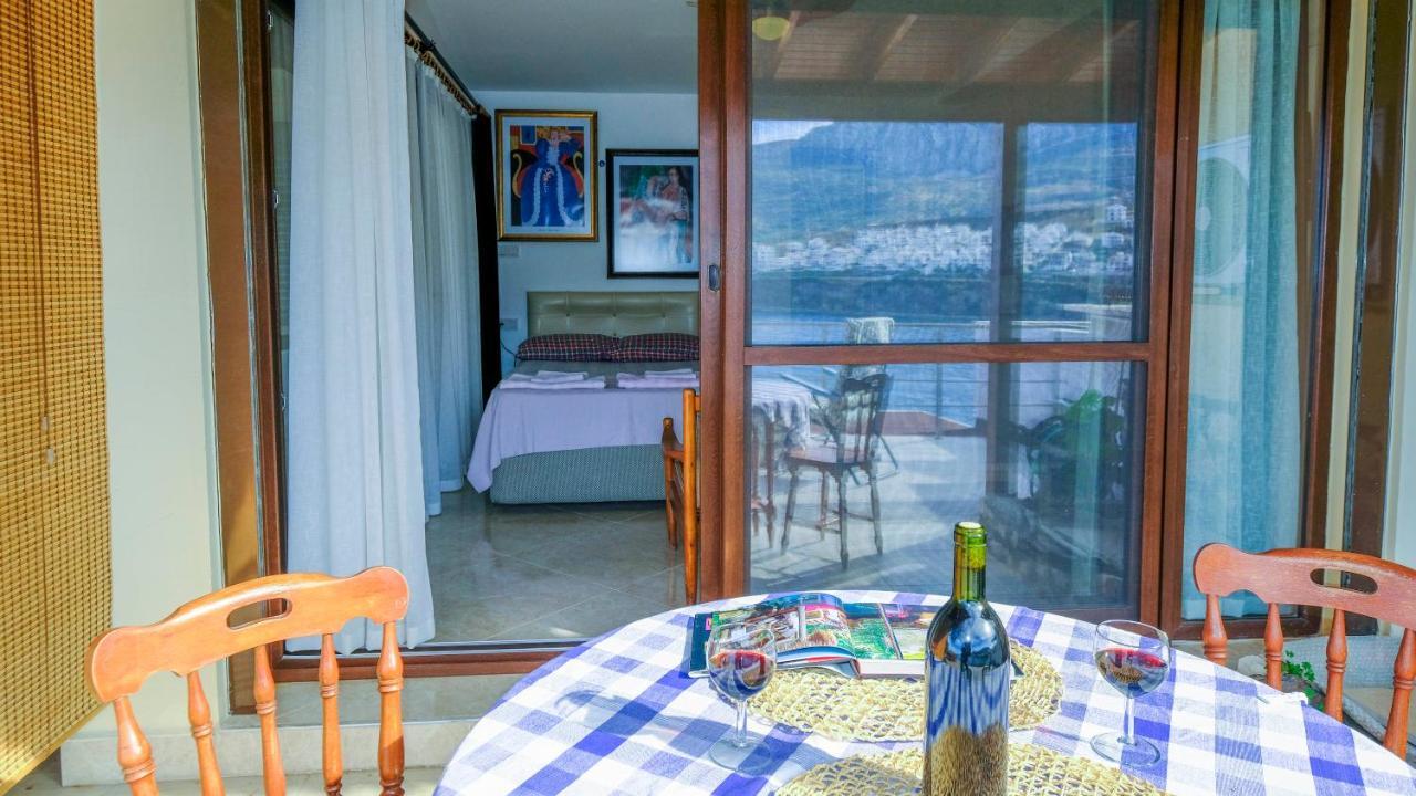 Teras butik apart Karaburun  Luaran gambar
