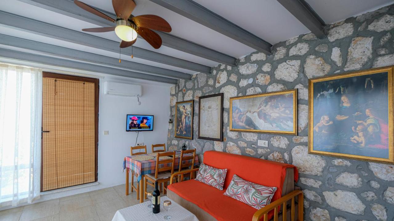 Teras butik apart Karaburun  Luaran gambar