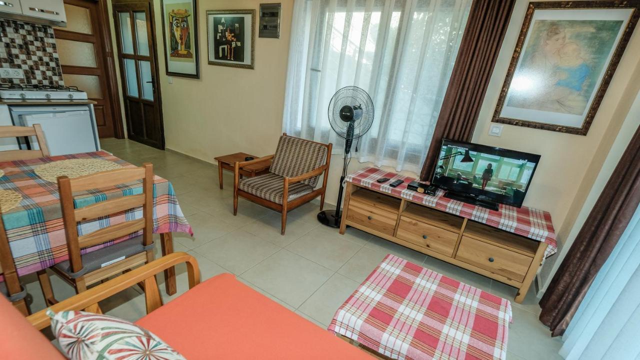 Teras butik apart Karaburun  Luaran gambar