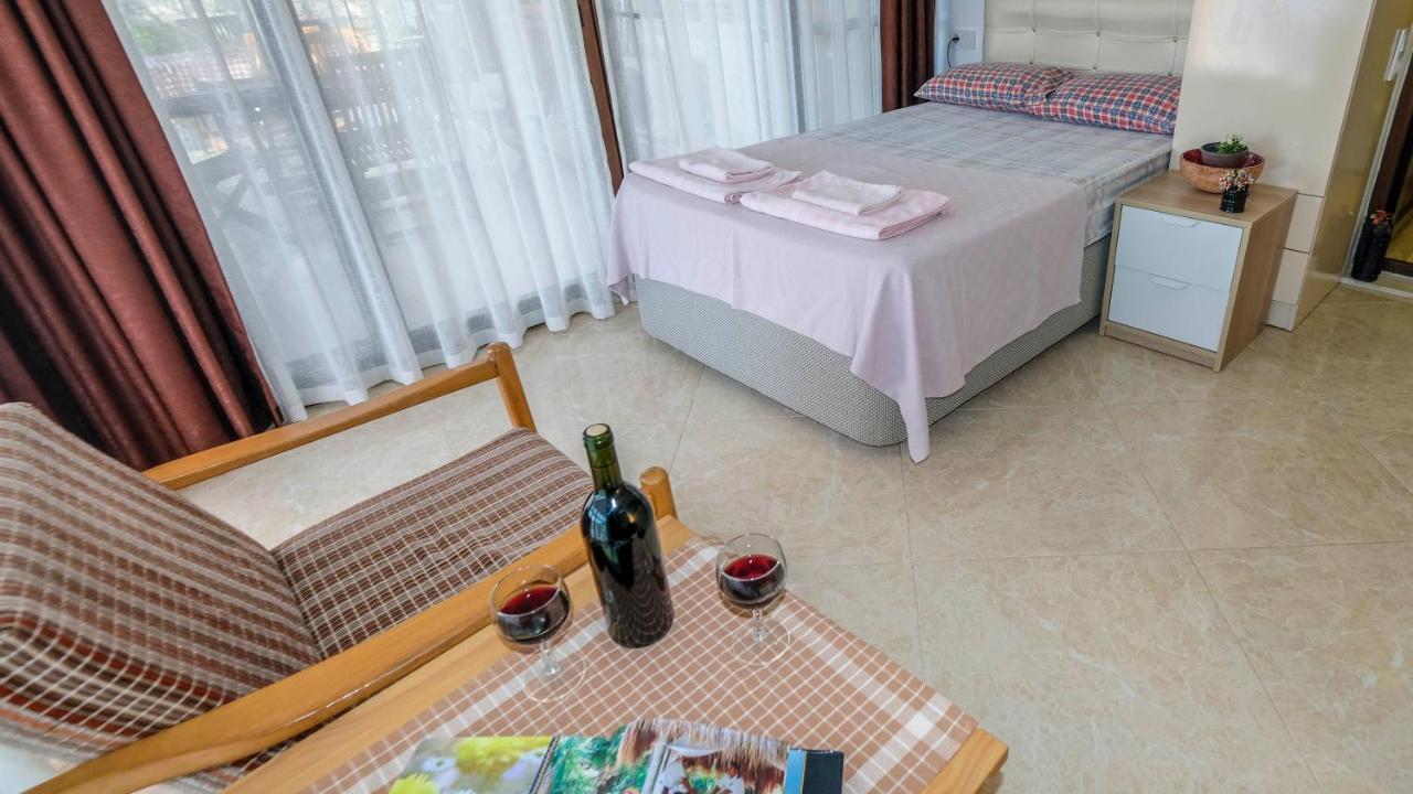 Teras butik apart Karaburun  Luaran gambar