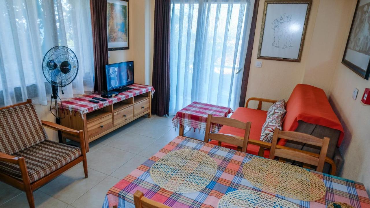 Teras butik apart Karaburun  Luaran gambar