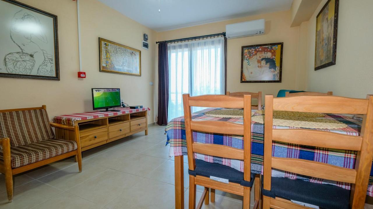 Teras butik apart Karaburun  Luaran gambar