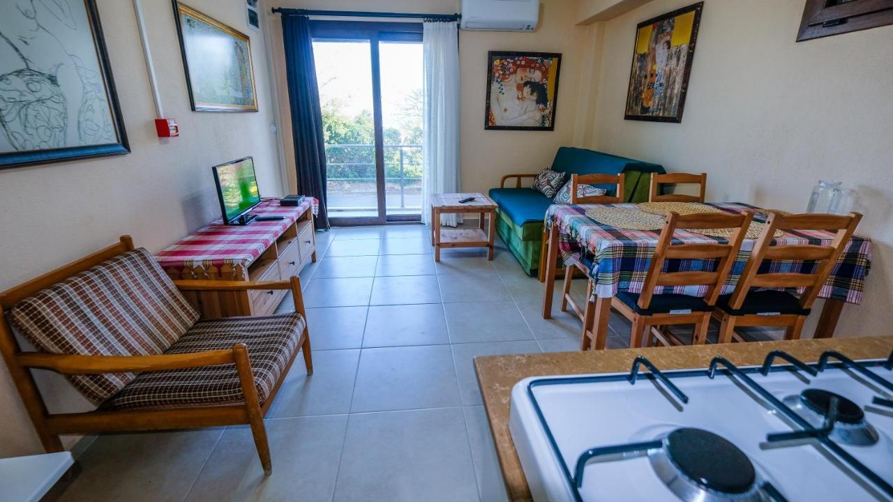 Teras butik apart Karaburun  Luaran gambar
