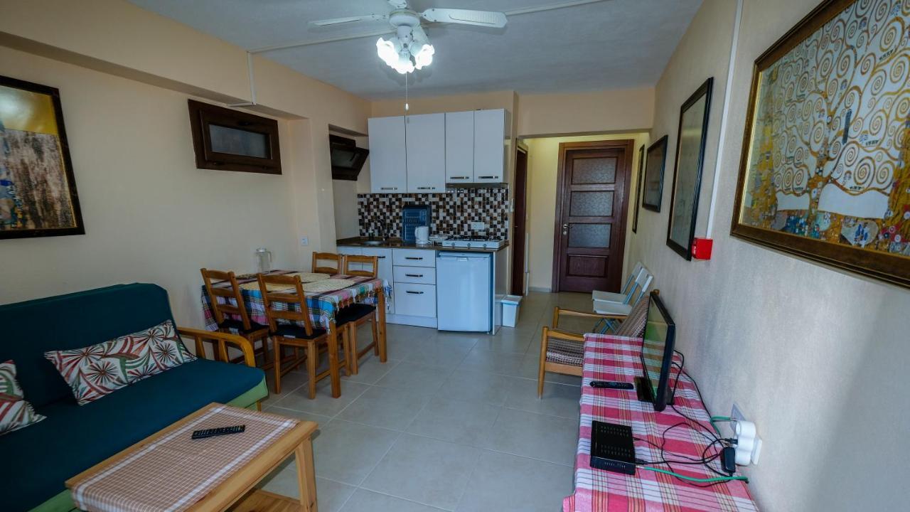 Teras butik apart Karaburun  Luaran gambar
