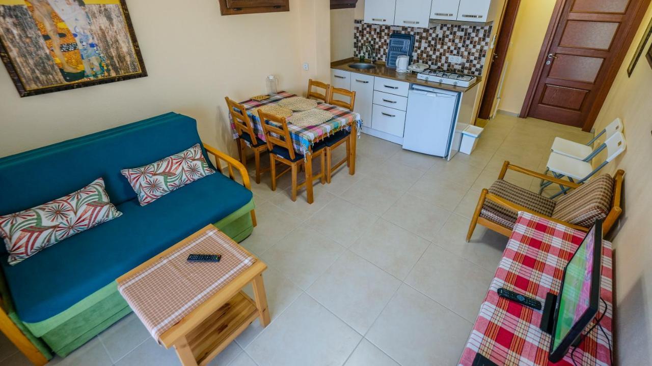 Teras butik apart Karaburun  Luaran gambar