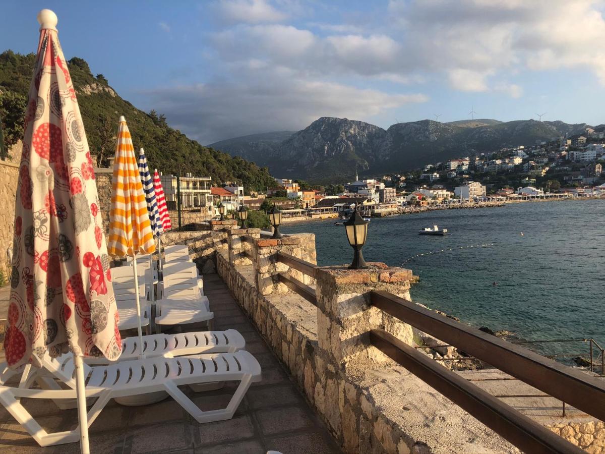 Teras butik apart Karaburun  Luaran gambar