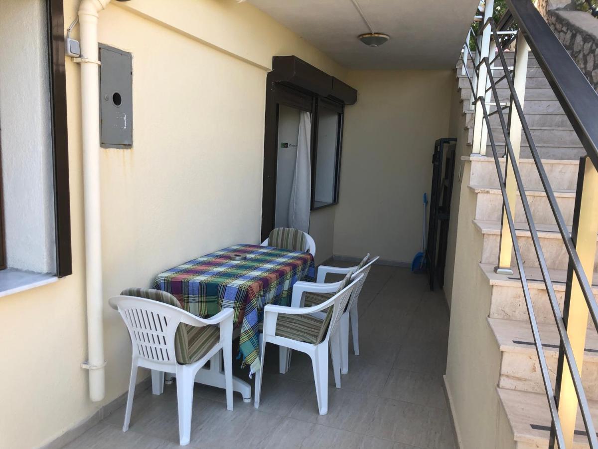 Teras butik apart Karaburun  Luaran gambar