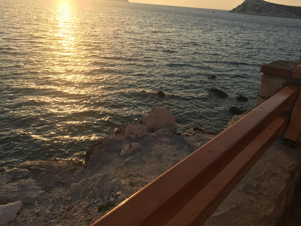 Teras butik apart Karaburun  Luaran gambar